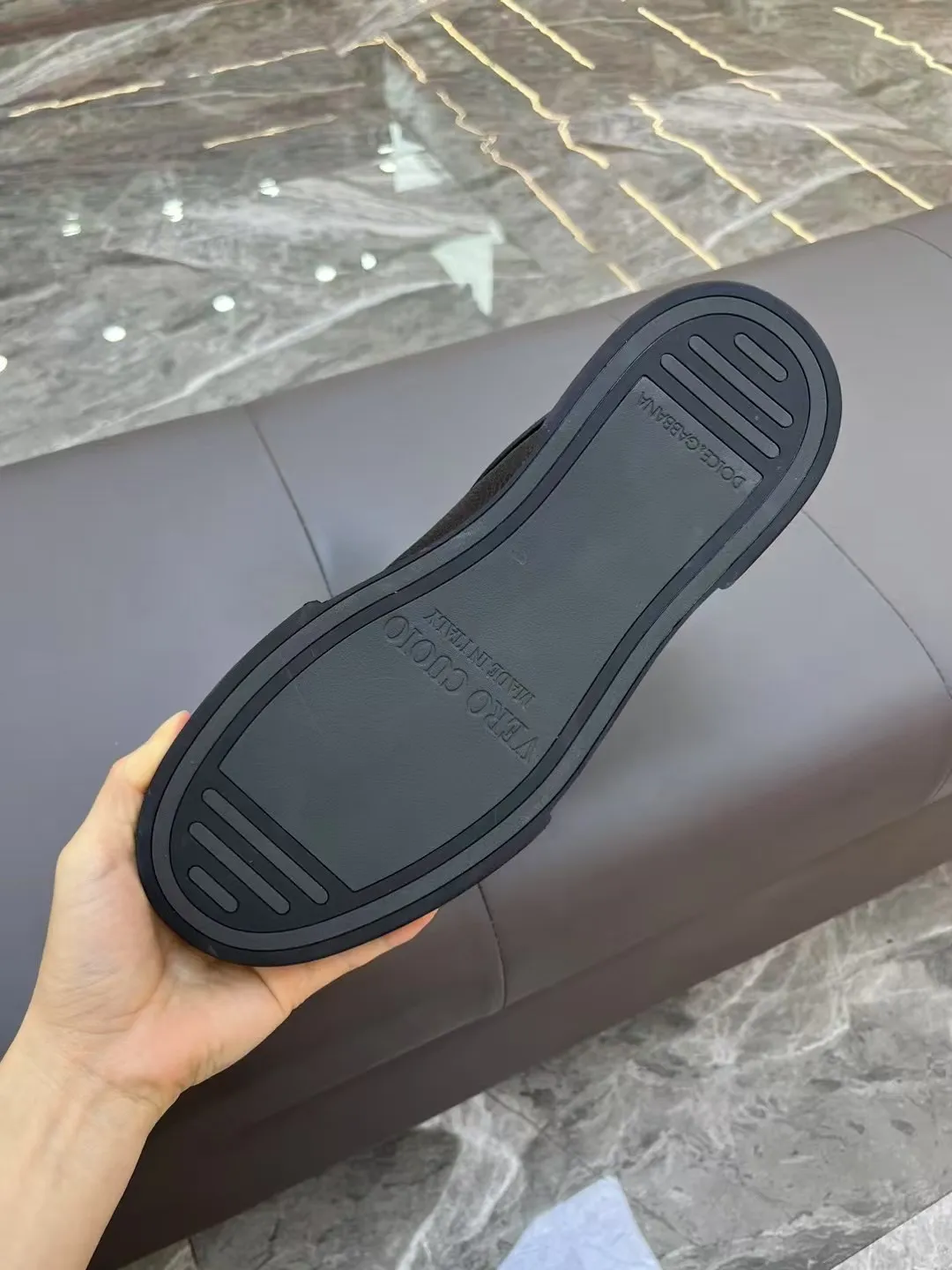 Men's shoes 💰460 [New style] 🐝🐝⚠️[DG] ⚠️High grade, top craftsmanship ⚠️Men's casual style, regular size 39 to 44 (45 can be customized ⚠️D &G Fashionable and casual style, unique design style! Fully original single-layer calfskin hollow design, inner calfskin latex back foot! Exclusive for summer! Original TPU outsole! Look at the details of the quality, and it can stand up to all kinds of tests!